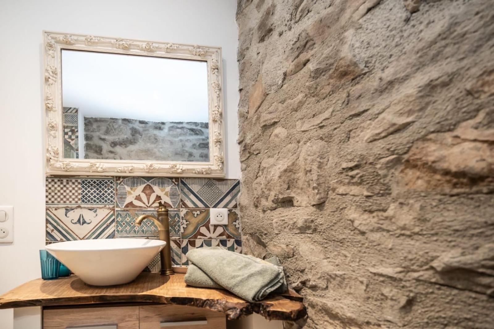 Petite Maison Pleine Nature La Bastide-Pradines المظهر الخارجي الصورة