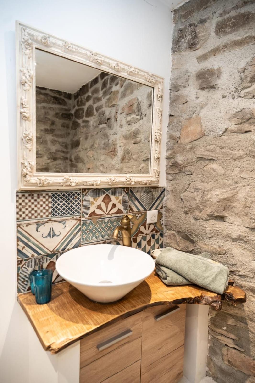 Petite Maison Pleine Nature La Bastide-Pradines المظهر الخارجي الصورة