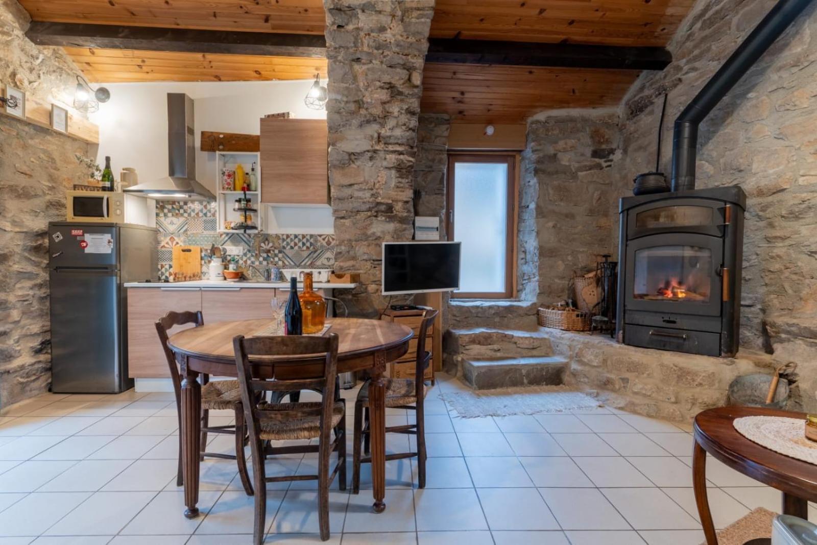 Petite Maison Pleine Nature La Bastide-Pradines المظهر الخارجي الصورة
